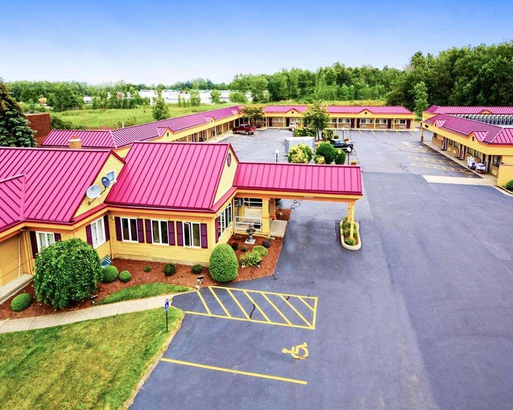 Amherst Inn & Suites Exteriér fotografie