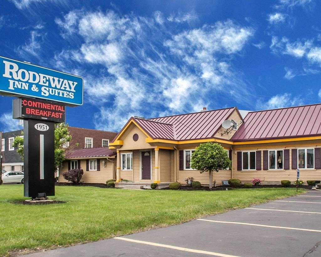 Amherst Inn & Suites Exteriér fotografie