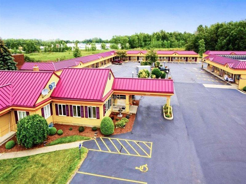 Amherst Inn & Suites Exteriér fotografie