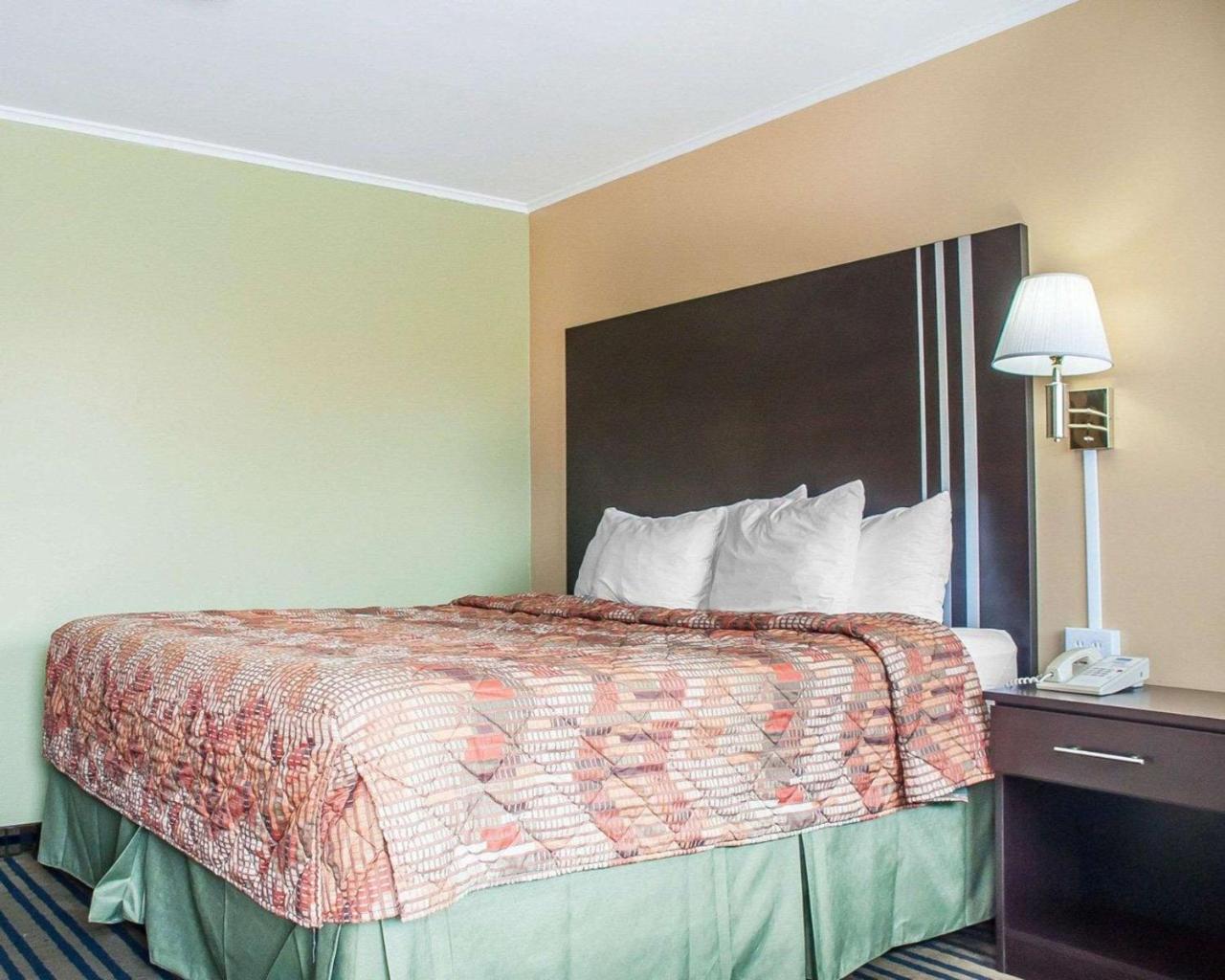 Amherst Inn & Suites Exteriér fotografie