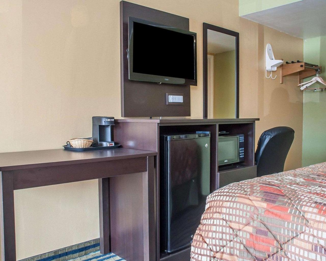 Amherst Inn & Suites Exteriér fotografie