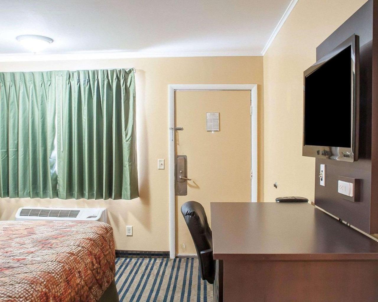 Amherst Inn & Suites Exteriér fotografie
