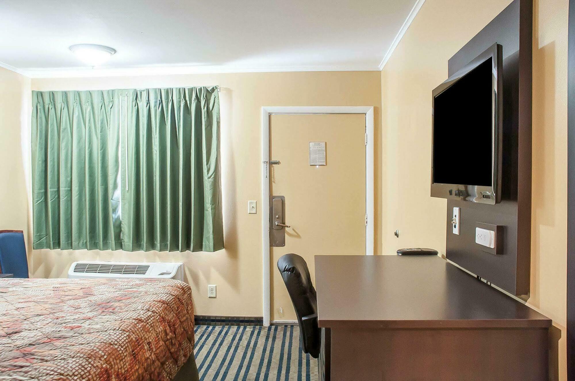 Amherst Inn & Suites Exteriér fotografie