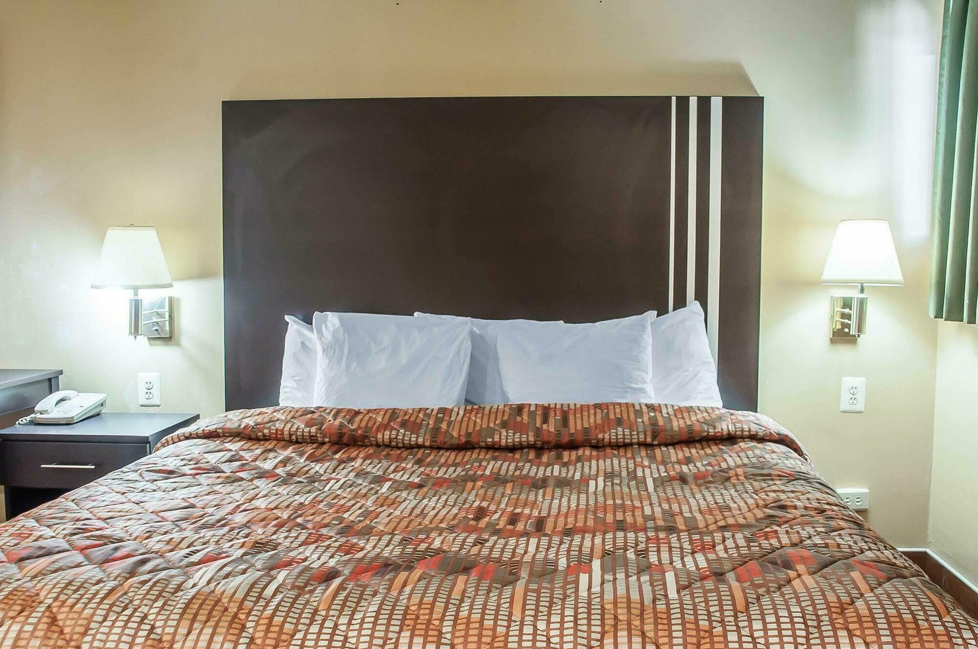 Amherst Inn & Suites Exteriér fotografie